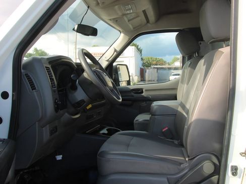 Used 2017 Nissan NV 3500 SV RWD image 9