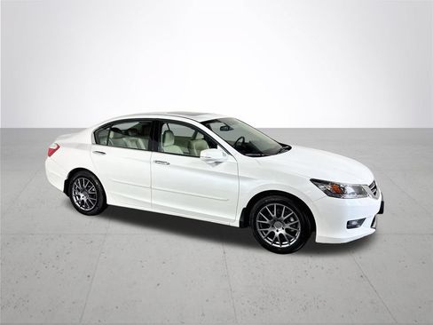 Used 2014 Honda Accord Touring image 4