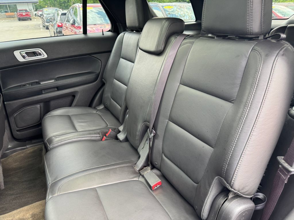 Used 2014 Ford Explorer XLT w/ Equipment Group 202A AWD/4WD image 37