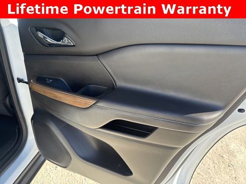 Used 2023 GMC Acadia SLE w/ Driver Convenience Package image 22