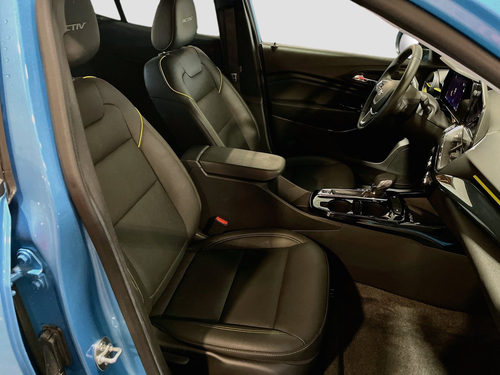 Used 2026 Chevrolet Trax ACTIV w/ Sunroof Package FWD image 27