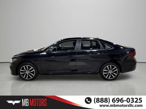 Used 2025 Volkswagen Jetta SE FWD image 8