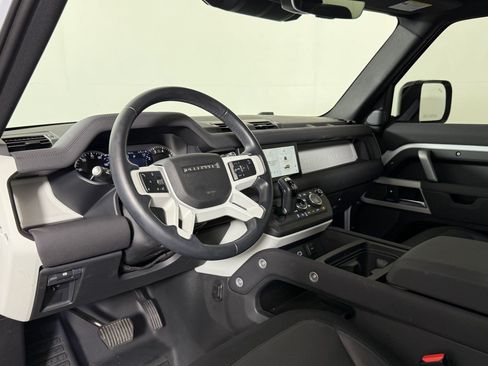 Used 2023 Land Rover Defender 90 X-Dynamic SE AWD/4WD image 4