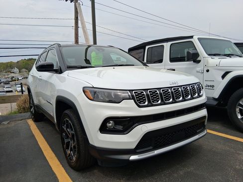 Certified 2025 Jeep Compass Limited AWD/4WD image 4
