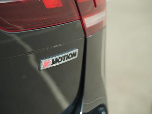 Used 2021 Volkswagen Tiguan SE AWD/4WD image 45