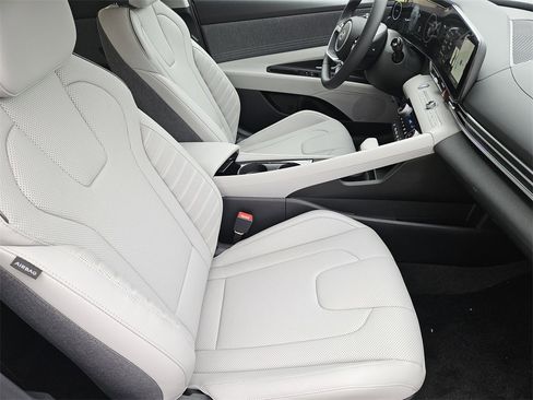 New 2025 Hyundai Elantra Limited image 14