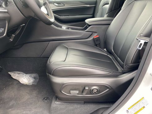 New 2025 Jeep Grand Cherokee Limited w/ Black Appearance Package image 13