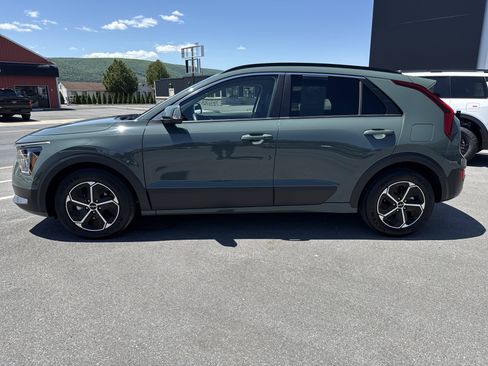 Certified 2023 Kia Niro EX FWD image 7