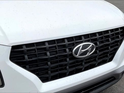 Certified 2025 Hyundai Venue SE image 33