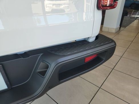 New 2025 Jeep Gladiator Sport image 15