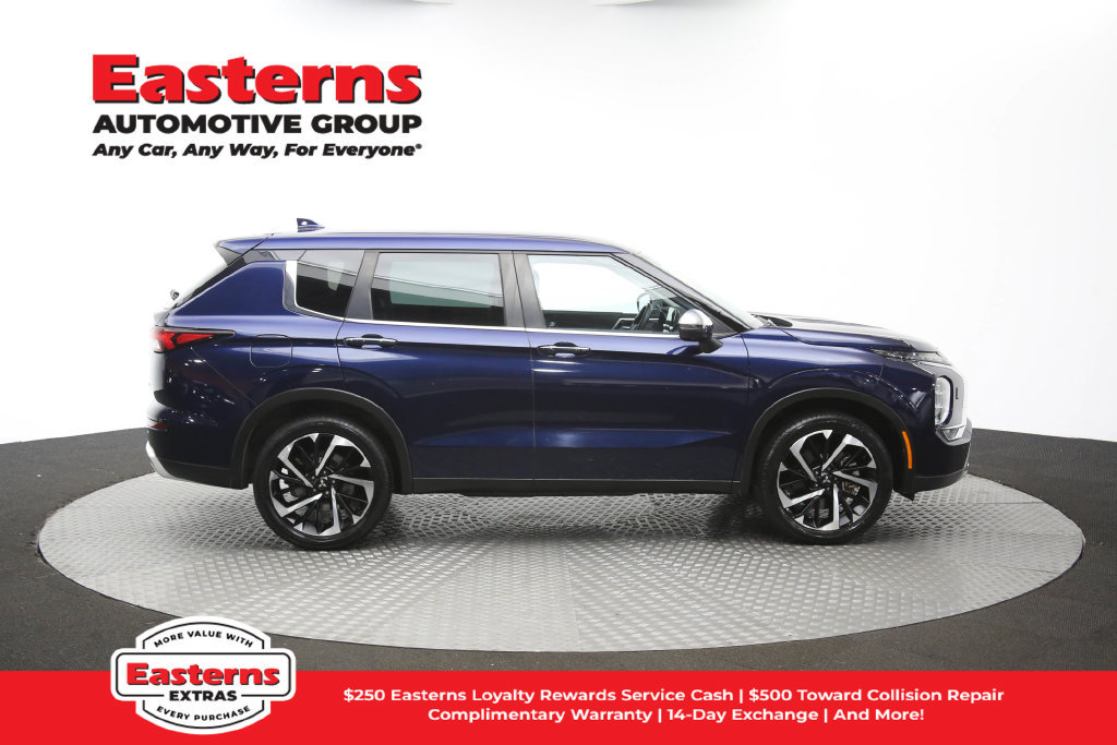 Used 2023 Mitsubishi Outlander SE AWD/4WD image 46