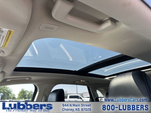 Used 2023 Ford Edge Titanium AWD/4WD image 19
