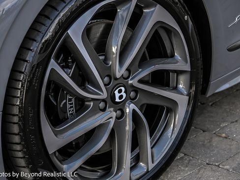 New 2025 Bentley Flying Spur Plug-In Hybrid image 12