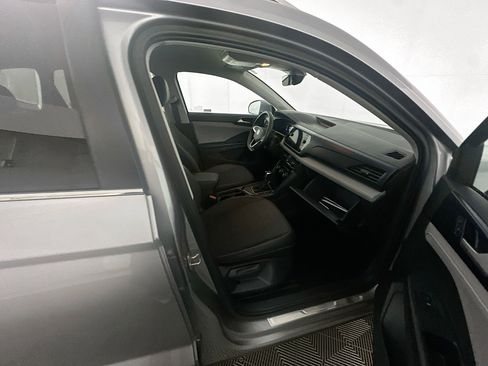 Used 2024 Volkswagen Taos SE image 29