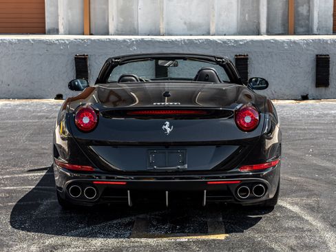 Used 2017 Ferrari California T RWD image 19