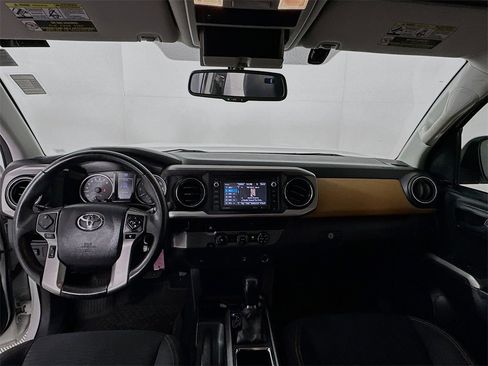 Used 2017 Toyota Tacoma SR5 image 3