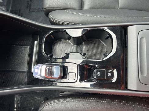 Certified 2025 Volvo XC40 B5 Plus w/ Climate Package image 31