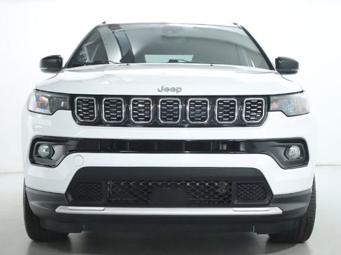 Used 2025 Jeep Compass Limited AWD/4WD image 5