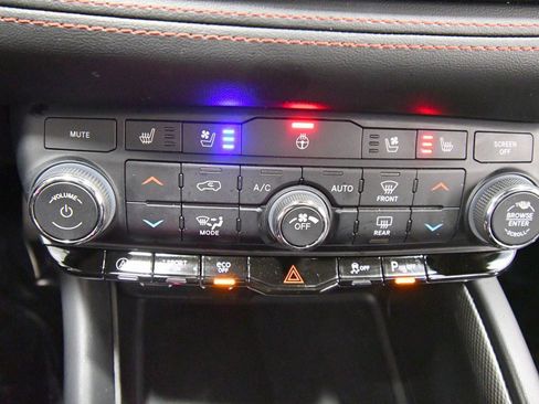 Used 2024 Dodge Durango GT image 27