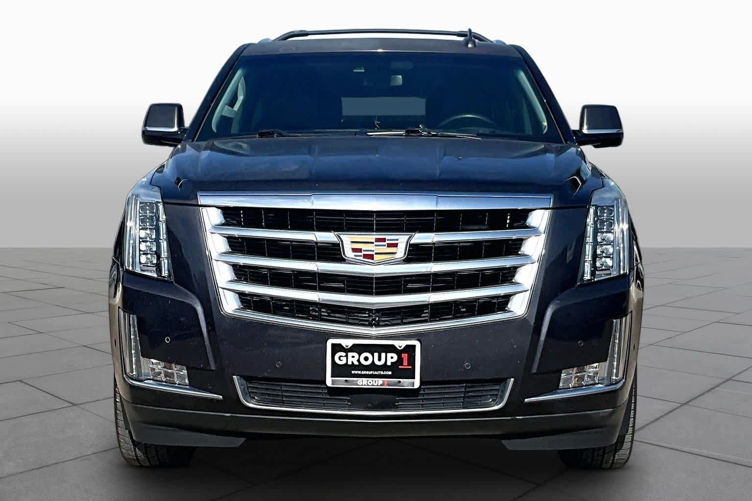 Used 2017 Cadillac Escalade ESV Premium Luxury AWD/4WD image 4