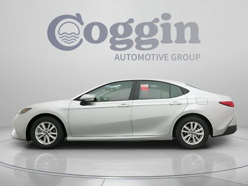 Used 2026 Toyota Camry LE w/ Convenience Package FWD image 6