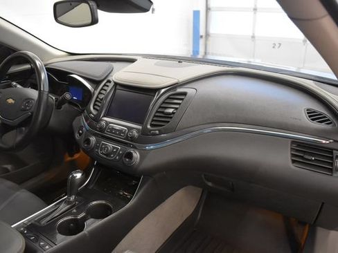 Used 2017 Chevrolet Impala Premier w/ Enhanced Convenience Package FWD image 18