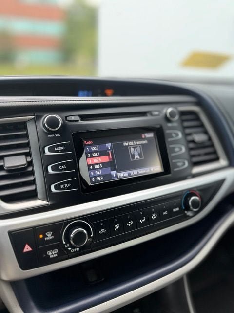 Used 2018 Toyota Highlander LE AWD/4WD image 11