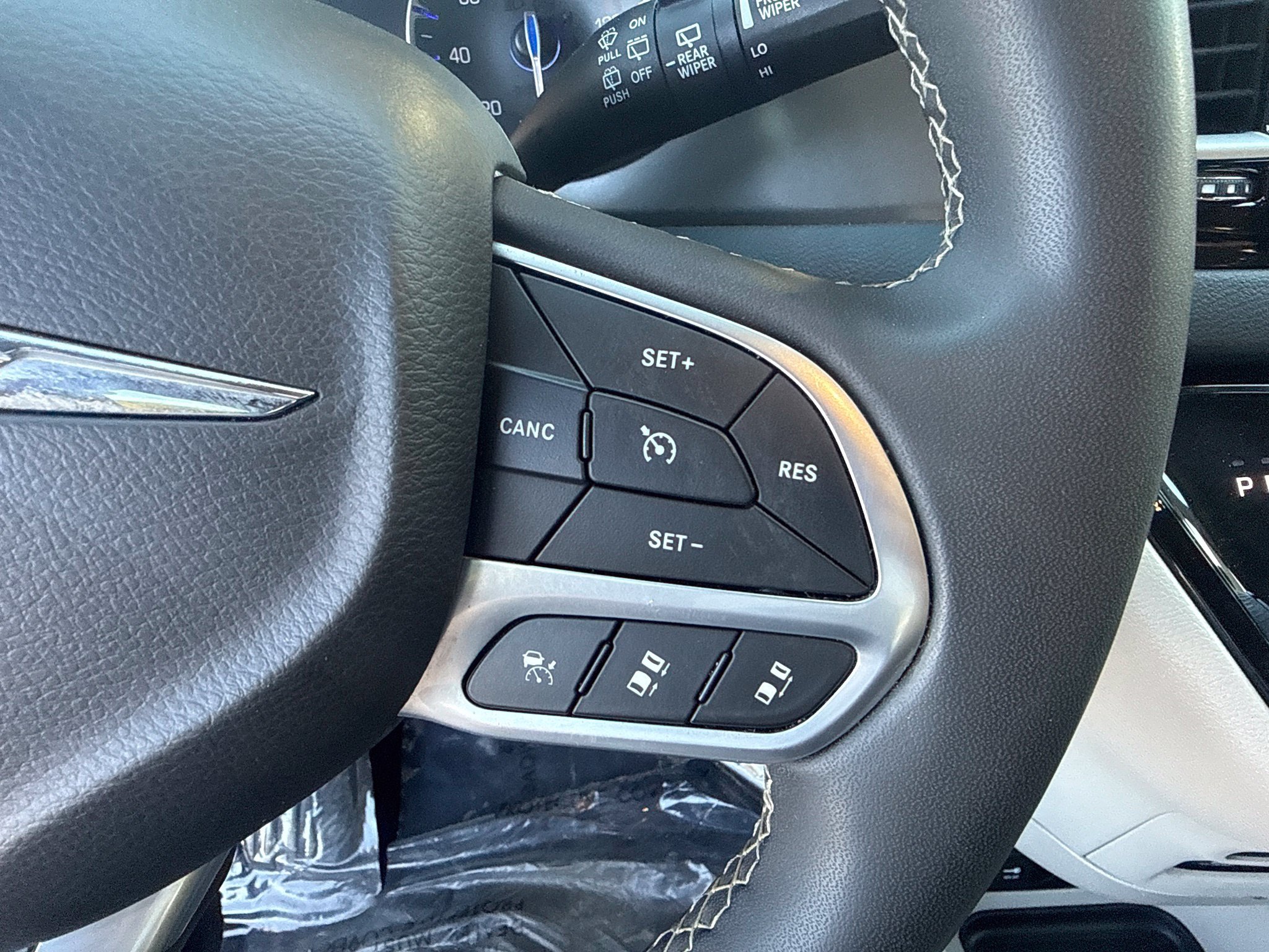 Used 2022 Chrysler Pacifica Touring-L w/ Uconnect Theater Family Group FWD image 19