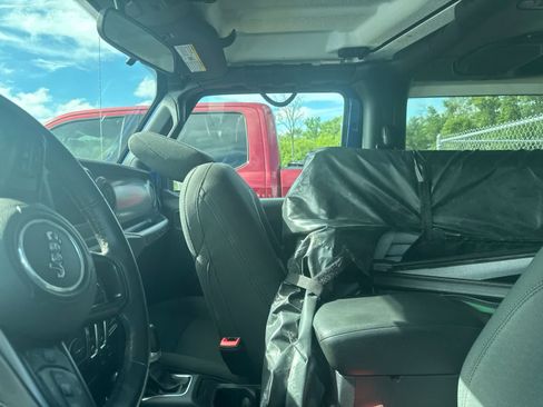 Used 2020 Jeep Wrangler Sport AWD/4WD image 31