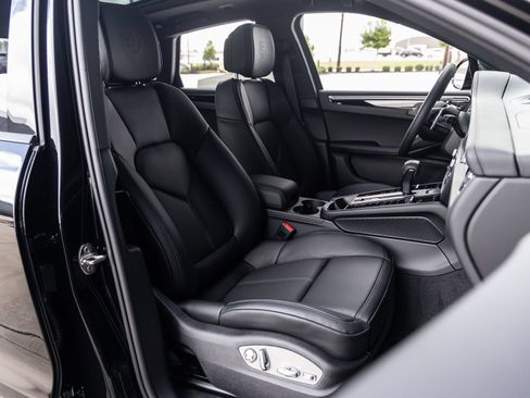 Certified 2026 Porsche Macan AWD/4WD image 46