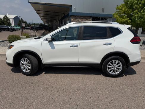 Used 2017 Nissan Rogue SV w/ SV Premium Package AWD/4WD image 2
