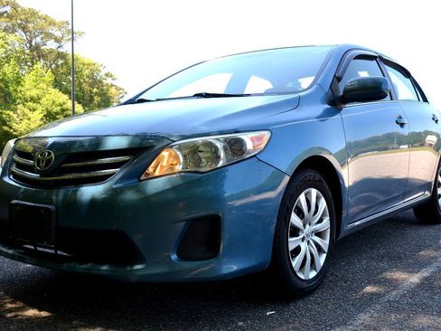 Used 2013 Toyota Corolla LE FWD image 2