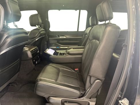 Used 2022 Jeep Grand Wagoneer Series I AWD/4WD image 10