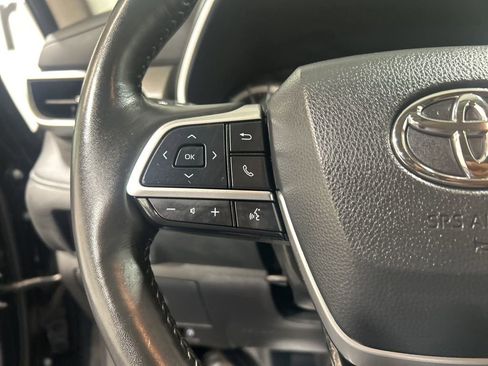 Used 2024 Toyota Highlander XLE AWD/4WD image 24