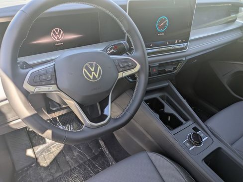 New 2026 Volkswagen Tiguan SE AWD/4WD image 16