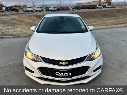 Used 2018 Chevrolet Cruze LT image 2
