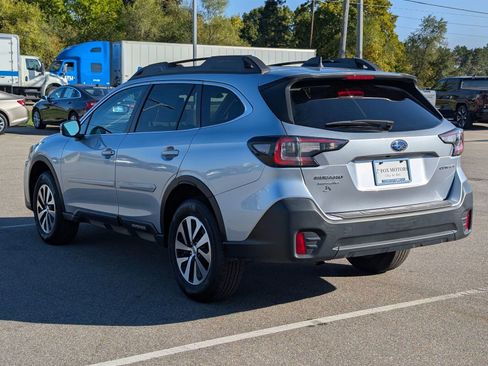 Used 2022 Subaru Outback Premium image 6