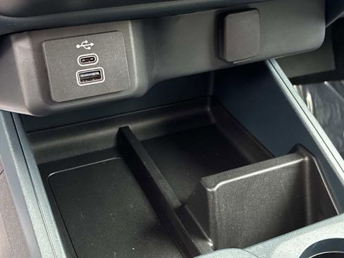 New 2025 Ford Maverick XL image 9