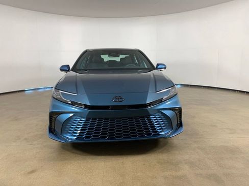 Used 2025 Toyota Camry XSE FWD image 3