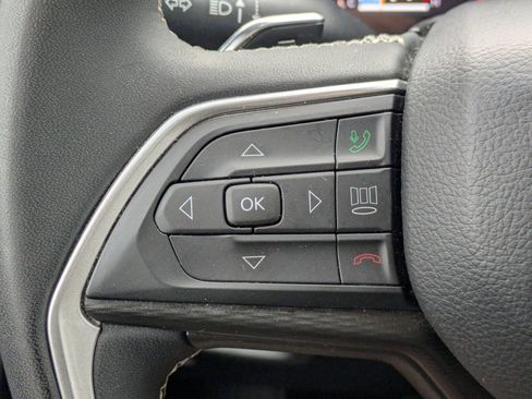 Used 2023 Jeep Grand Cherokee Laredo image 24