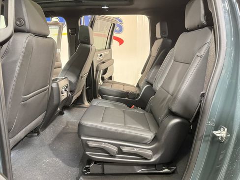 New 2026 Chevrolet Suburban Z71 image 12