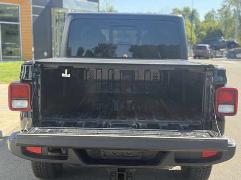 Used 2020 Jeep Gladiator Sport w/ Quick Order Package 24S AWD/4WD image 4