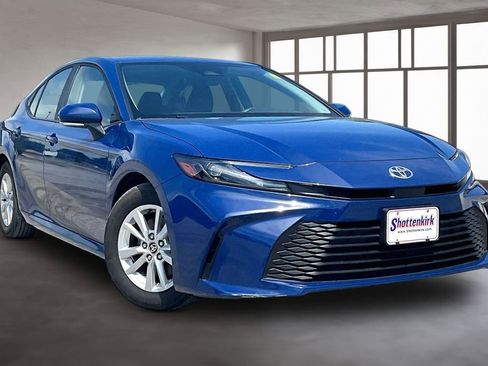 Used 2025 Toyota Camry SE FWD image 3