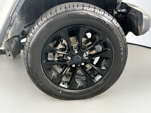 Used 2024 Jeep Wrangler Unlimited Sahara AWD/4WD image 11