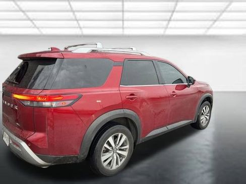 Used 2023 Nissan Pathfinder SL FWD image 2