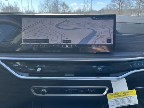 Certified 2025 BMW X7 xDrive40i w/ Executive Package image 28