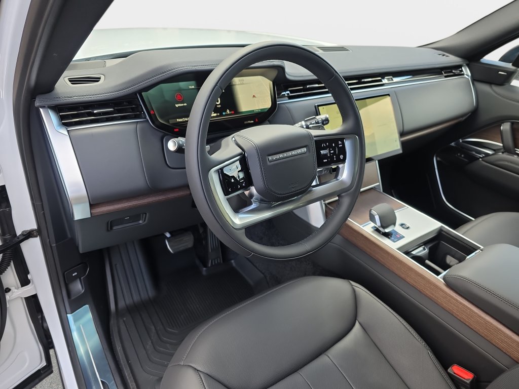 New 2026 Land Rover Range Rover Long Wheelbase SE AWD/4WD image 13
