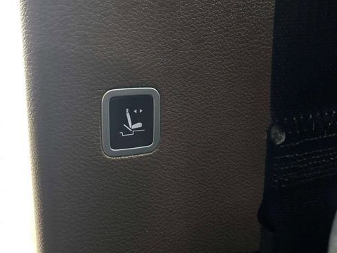 Used 2017 Chrysler Pacifica Limited image 19