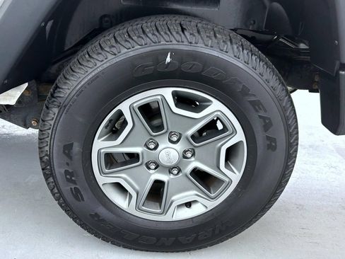 Used 2017 Jeep Wrangler Unlimited Rubicon w/ Connectivity Group AWD/4WD image 20