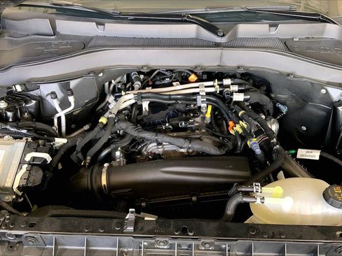 Used 2025 Ford Explorer Active w/ Active Comfort Package RWD image 9
